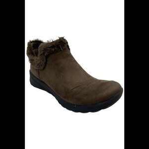 BZees Women's Greatness Cozy Pull-On Bootie Hunter Green - Medium